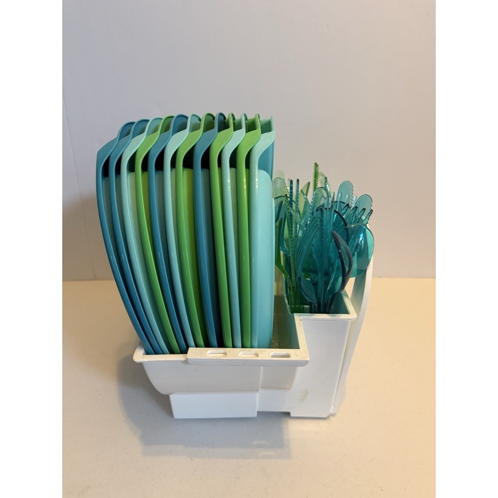 Set Pampered Chef Outdoor Party Plates, Plate Caddy Expandable Utensils Retired